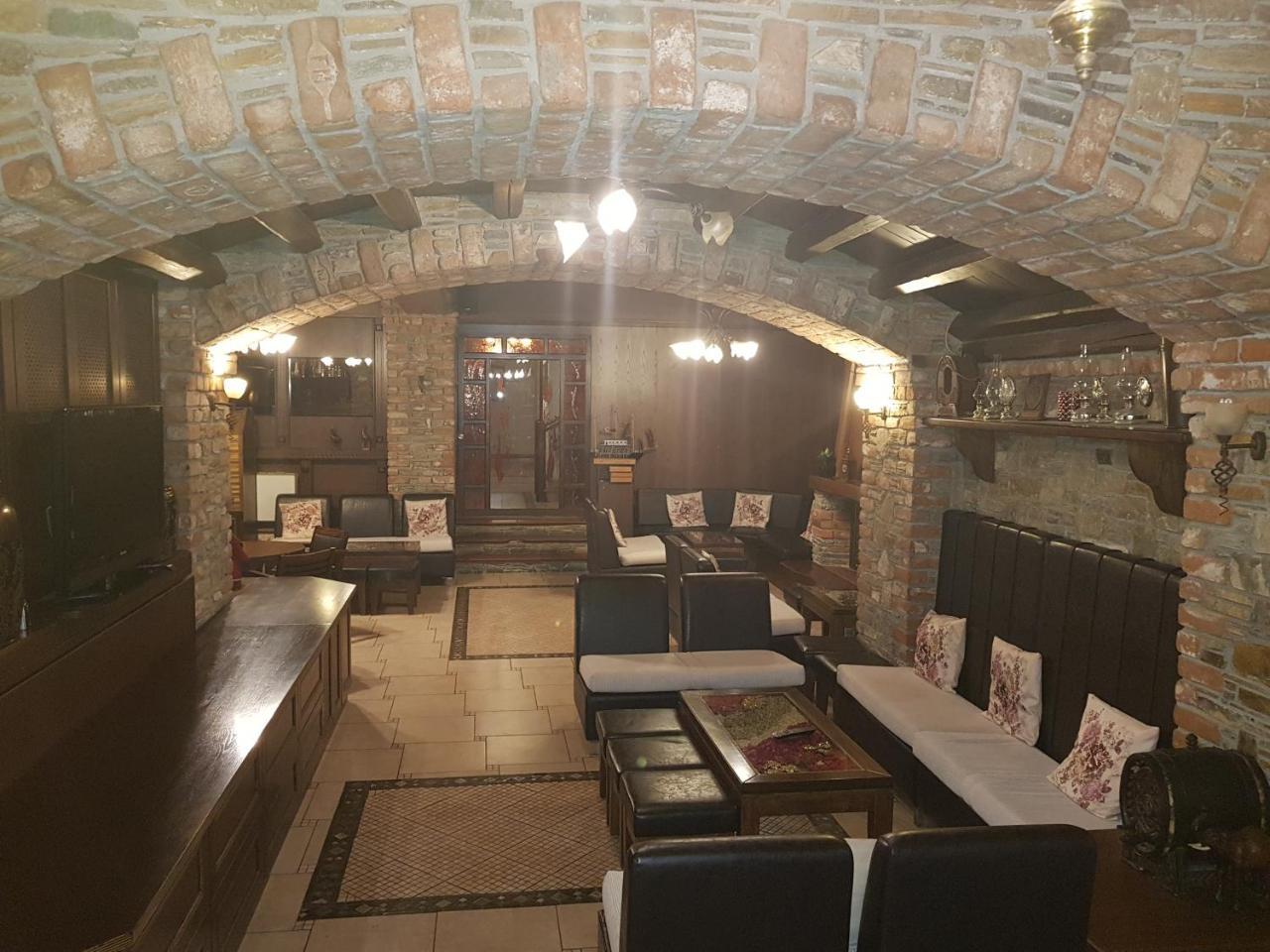 Hotel Παραδοσιακο Káto Loutrákion Exterior foto
