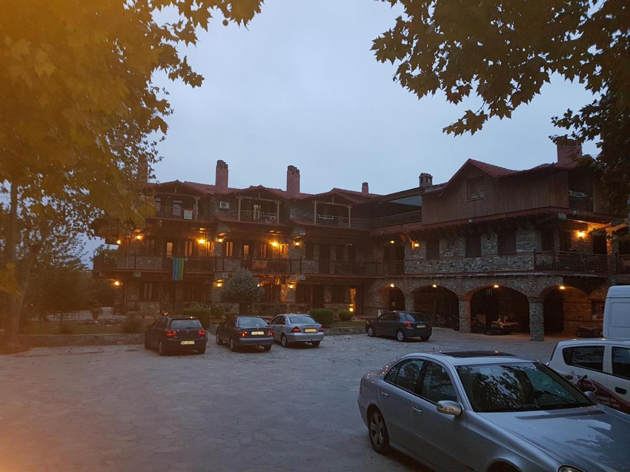 Hotel Παραδοσιακο Káto Loutrákion Exterior foto
