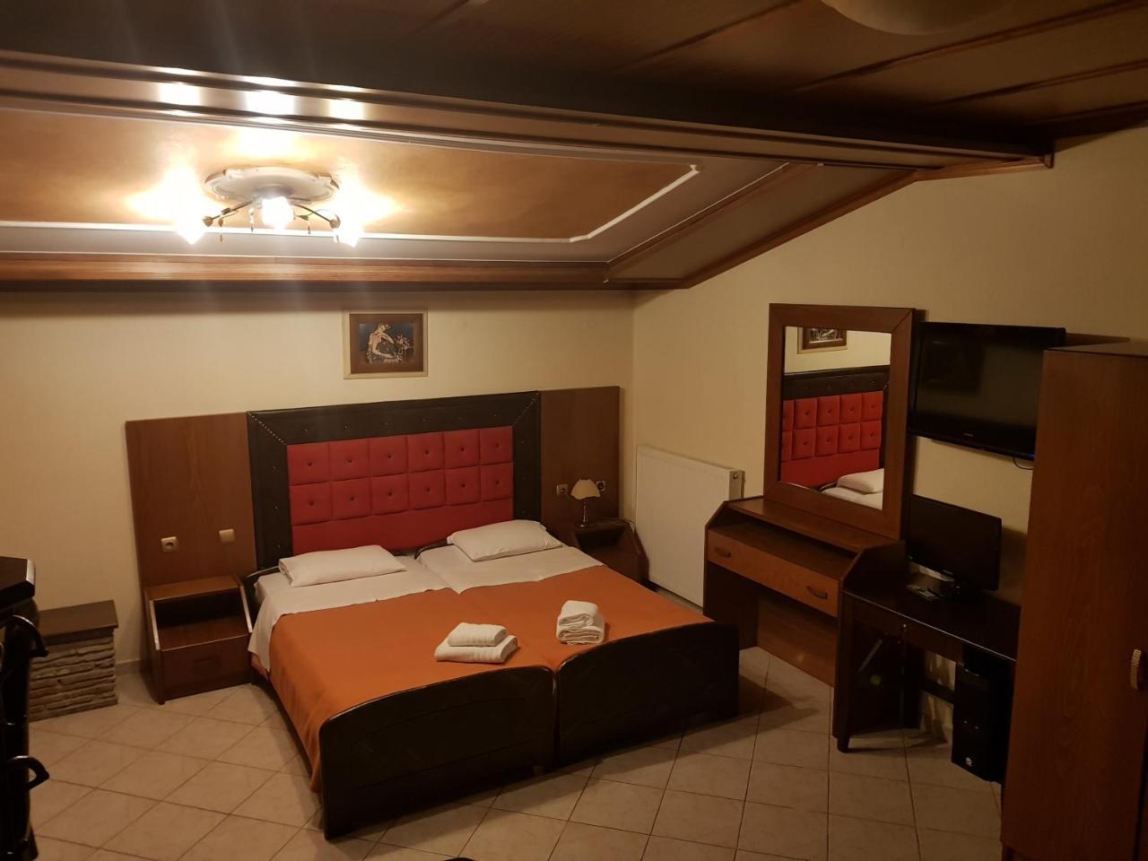 Hotel Παραδοσιακο Káto Loutrákion Exterior foto